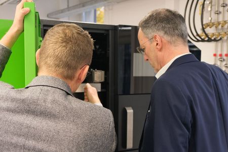 Prof. Wahl und Minister Ebling im Technikum