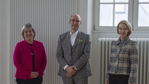 Kanzlerin Claudia Hornig, der neue Vizepräsident Prof. Dr. Henrik te Heesen und die Präsidentin Prof. Dr. Dorit Schumann.