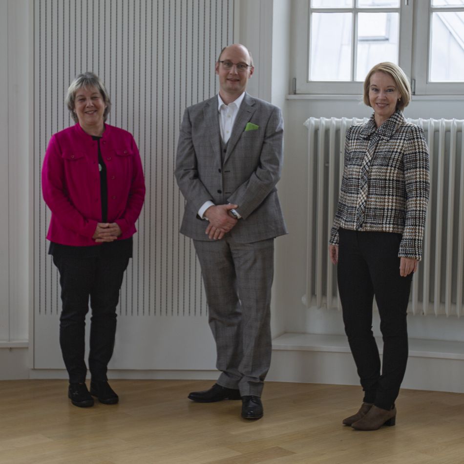 Kanzlerin Claudia Hornig, der neue Vizepräsident Prof. Dr. Henrik te Heesen und die Präsidentin Prof. Dr. Dorit Schumann.