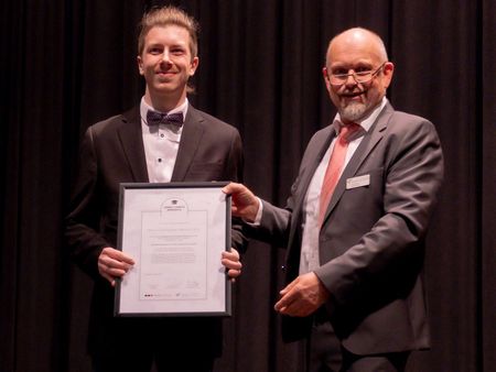 Bürkle-Preis - Christopher Reinsch mit Prof. Dr.-Ing. Peter Gutheil