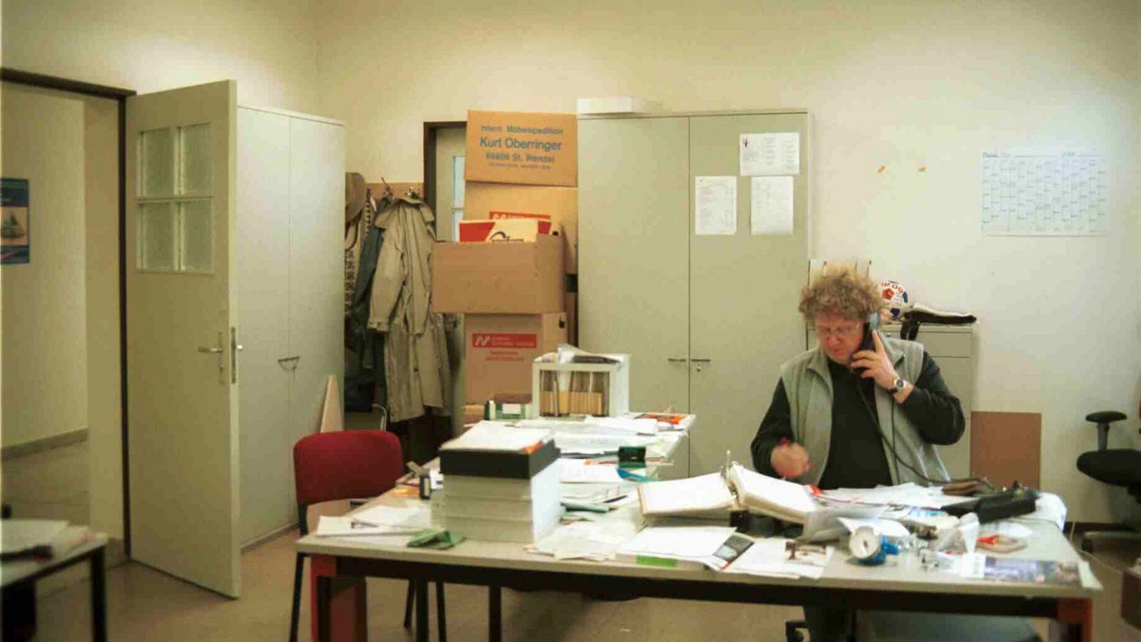 Founding professor Prof. Dr. Köhler at the beginning in his temporary office