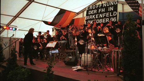 1996 Eröffnung UCB mit Band