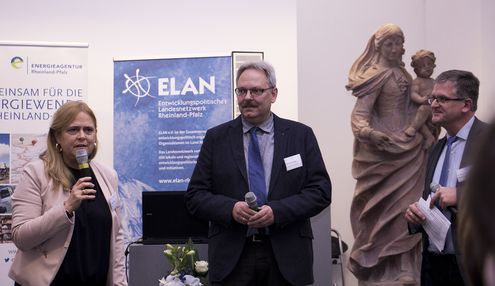 Barbara Mittler, Geschäftsführerin von ELAN und Prof. Dr. Klaus Helling