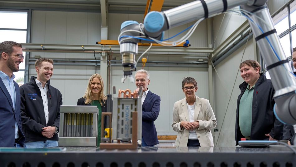 Staatssekretärin Petra Dick-Walther besucht Robot Hub Transfer bei Howatherm 