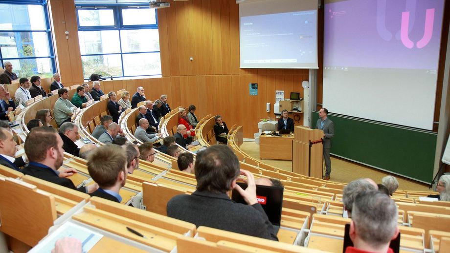 Beim gut besuchten Abschlusskongress der KI-Allianz Rheinland-Pfalz konnte die Hochschule Trier zahlreiche ihrer innovativen KI-Projekte vorstellen (Foto:RPTU/Koziel)