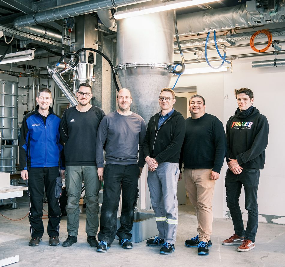 Inbetriebnahmeteam (v.l.n.r.): Alexander Kircheis (Firma Indutherm), Cederic Bouillon, Martin Bonenberger, Michael Wahl, Adrian Huwer, Sebastian Kiechle