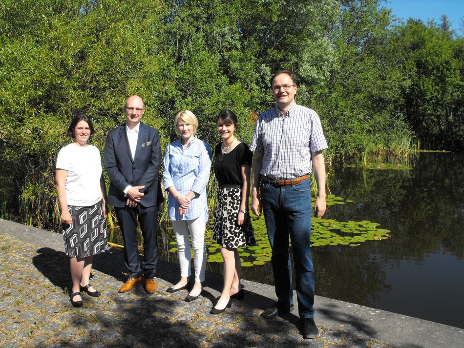 Die Begleitforschung UmTecNetz-Potenzial am Umwelt-Campus Birkenfeld hat ihre Arbeit aufgenommen (von links: Tamara Breitbach, Prof. Dr. Henrik te Heesen, Nina Runge, Lara Hoffmann und Prof. Dr. Stefan Naumann)