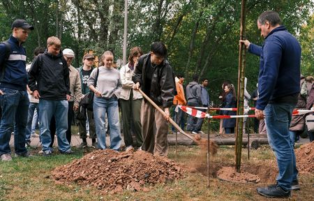 Traditionelle Pflanzung des Jahrgangsbaums