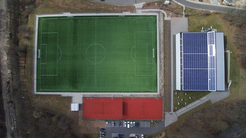 Sportzentrum mit Fußballplatz und Tennisplätzen