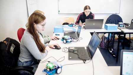 Impressionen vom Robotik-Workshop der Fachrichtung Informatik am diesjährigen Girls Day. 