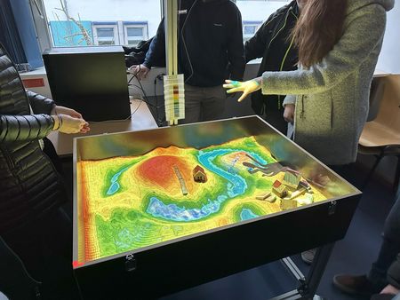 Hochwassergefahren spielerisch erlernen mit der AR - Sandbox