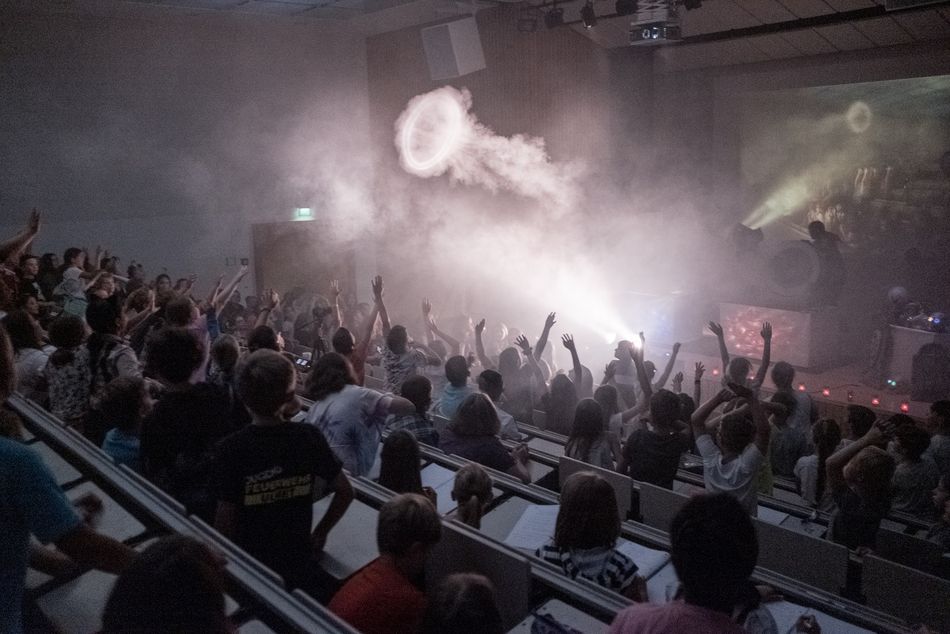 voller Saal bei der Kinder-Uni