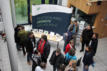 Der Umwelt-Campus ist Deutschlands grünster Hochschulstandort und verbindet MINT mit Digitalisierung und Nachhaltigkeit. Bilder von der Fortbildungsveranstaltung im Frühjahr.