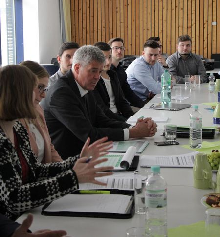 Projektgruppe  im Gespräch mit Landrat Dr. Matthias Schneider