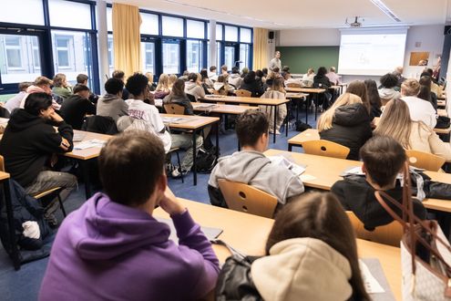 Klassenstufe 12 des Beruflichen Gymnasium der BBS Idar-Oberstein im Rahmen eines zweitätigen Hochschulpraktikums am Umwelt-Campus | Foto: Jannik Scheer