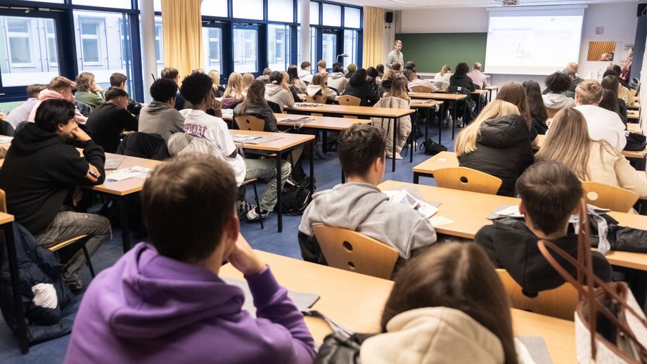 Klassenstufe 12 des Beruflichen Gymnasium der BBS Idar-Oberstein im Rahmen eines zweitätigen Hochschulpraktikums am Umwelt-Campus | Foto: Jannik Scheer