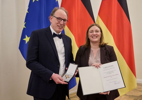 Prof. Klaus-Uwe Gollmer mit der stellvertretenden Ministerpräsidentin Katharina Binz