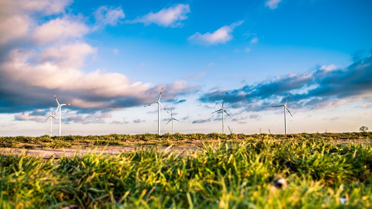 Windraeder auf dem Land als neue Umwelttechnik