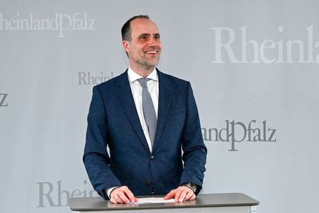 Minister Hoch - Promotionsrecht offiziell verliehen