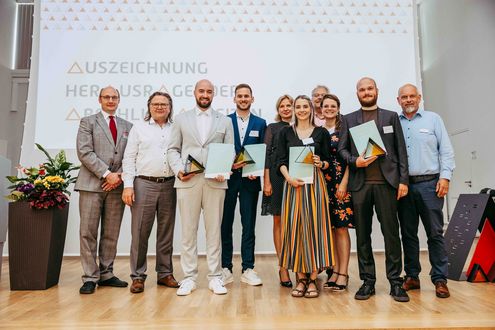 Die Preisträgerinnen und Preisträger vom Umwelt-Campus Birkenfeld mit den betreuenden Professorinnen und Professoren.
