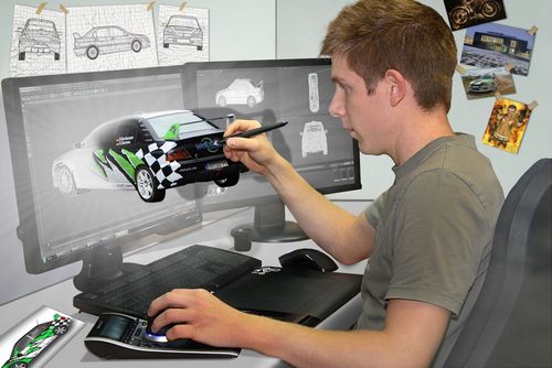 Student bei einer 3D-Modellierung eines Autos