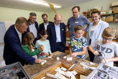 Gruppenfoto Schüler*innen der Grundschule Hoppstädten-Weiersbach