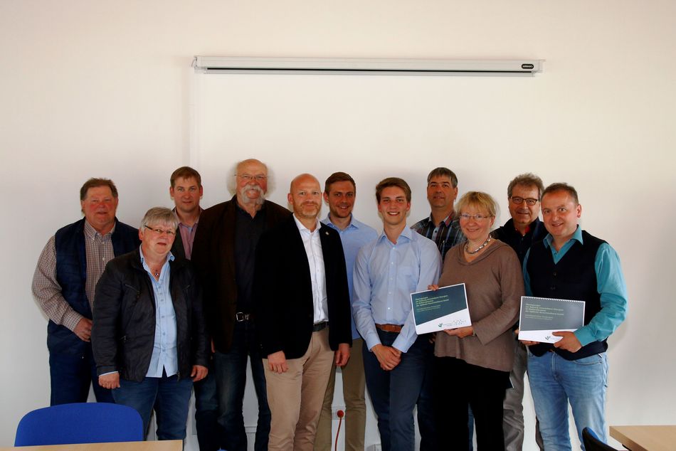 Geschäftsleitung der Upländer Molkerei gemeinsam mit den Studierenden Andreas Prämassing und Lukas Müller sowie Prof. Kammlott
