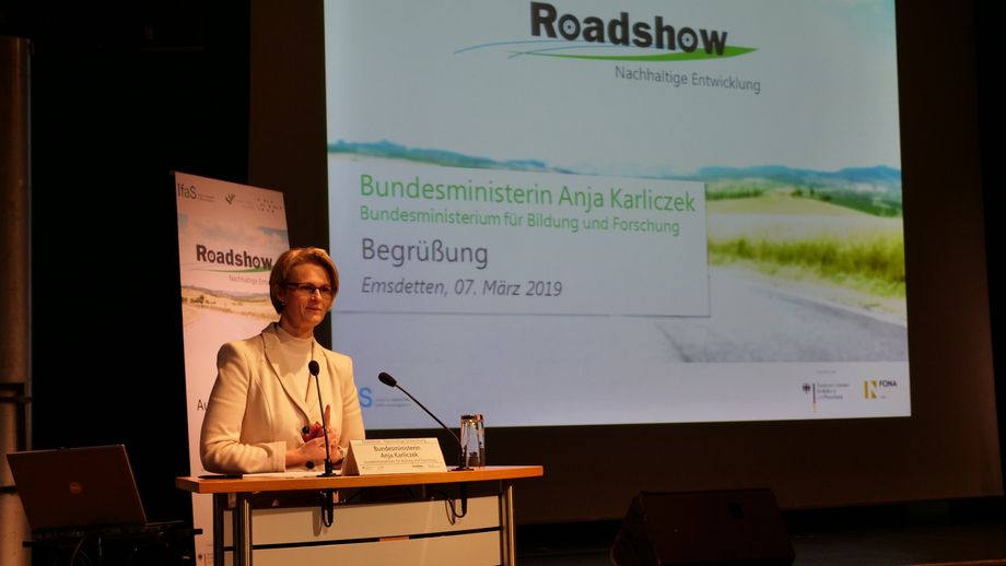 Bundesministerin Anja Karliczek bei der Eröffnung der Roadshow-Veranstaltung in Emsdetten