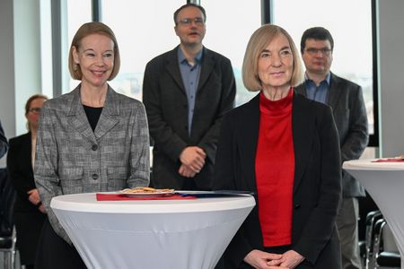 Prof. Schumann - Promotionsrecht offiziell verliehen