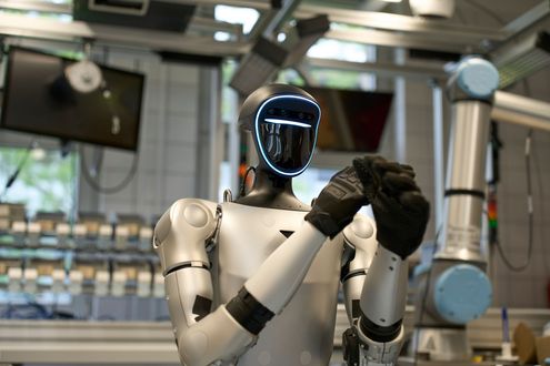 Im Technikum Maschinenbau erhalten die Gäste Zugang in die Welt der Robotik – Besucher können den humanoiden Roboter Nao live erleben.