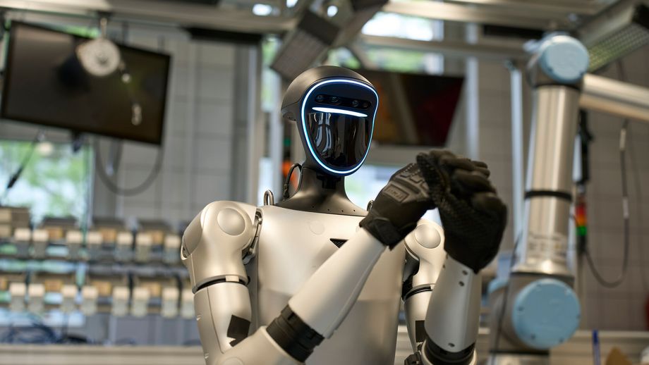 Im Technikum Maschinenbau erhalten die Gäste Zugang in die Welt der Robotik – Besucher können den humanoiden Roboter Nao live erleben.